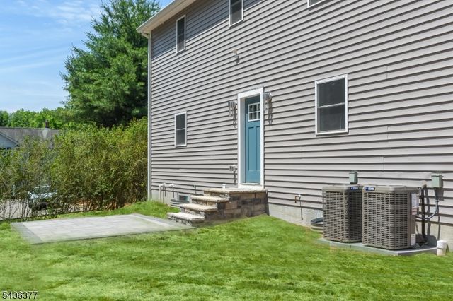 142 Passaic Ave, Roseland Boro, NJ 07068