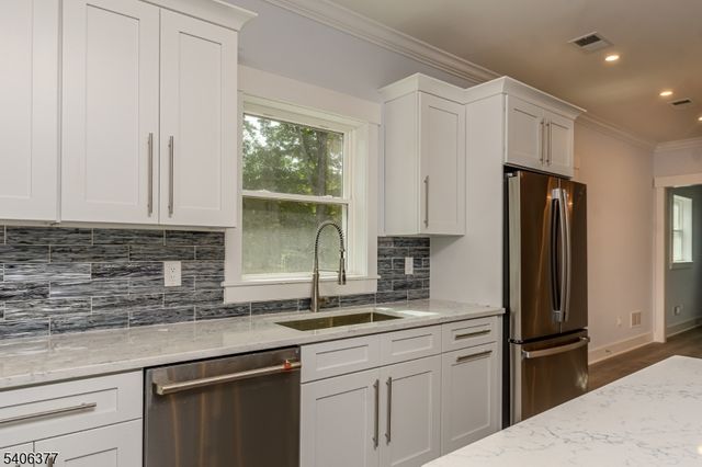 142 Passaic Ave, Roseland Boro, NJ 07068