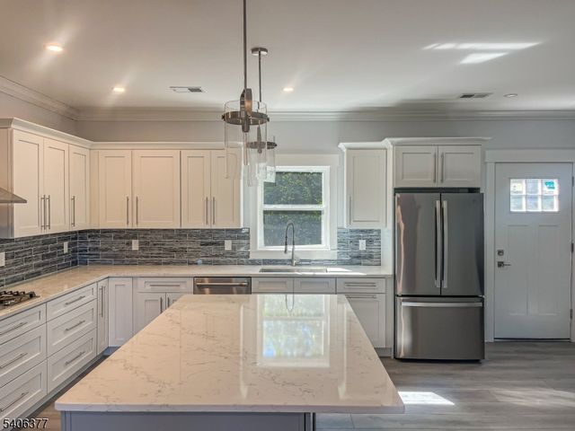 142 Passaic Ave, Roseland Boro, NJ 07068