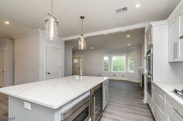 142 Passaic Ave, Roseland Boro, NJ 07068