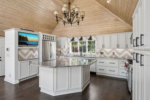 5404 Interlachen Boulevard, Edina, MN 55436