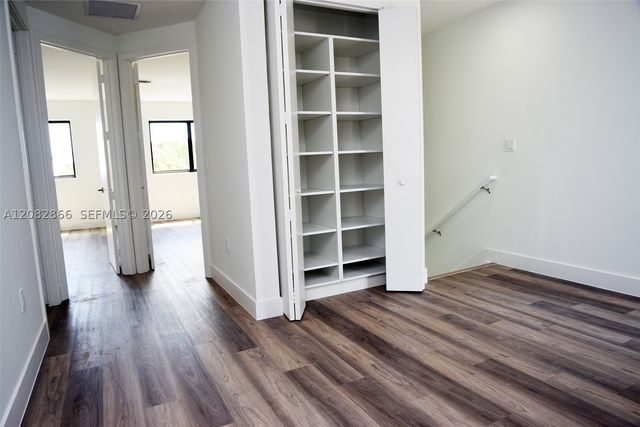4218 NE 7th Terrace 4, Oakland Park, FL 33334