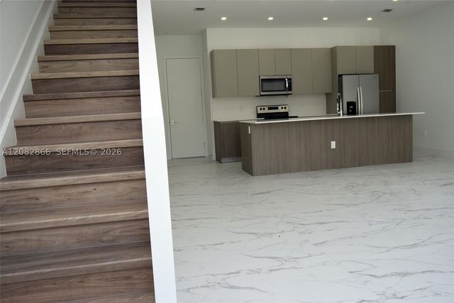 4218 NE 7th Terrace 4, Oakland Park, FL 33334