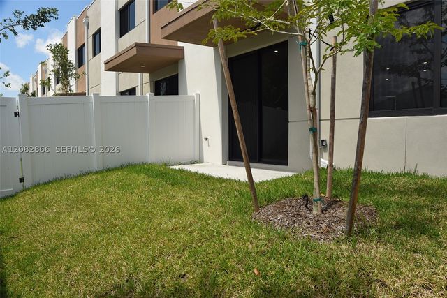 4218 NE 7th Terrace 4, Oakland Park, FL 33334