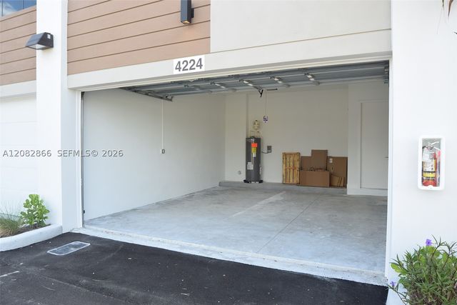 4218 NE 7th Terrace 4, Oakland Park, FL 33334