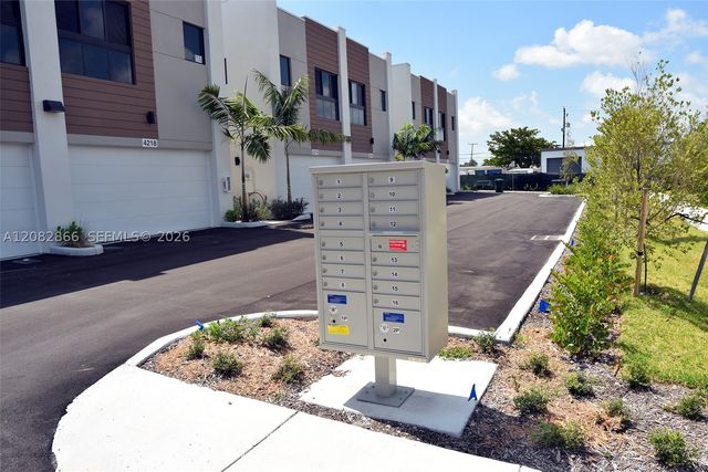 4218 NE 7th Terrace 4, Oakland Park, FL 33334