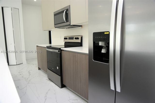 4218 NE 7th Terrace 4, Oakland Park, FL 33334