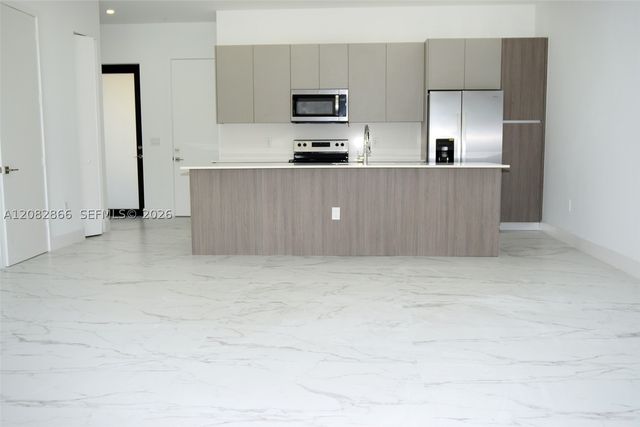 4218 NE 7th Terrace 4, Oakland Park, FL 33334