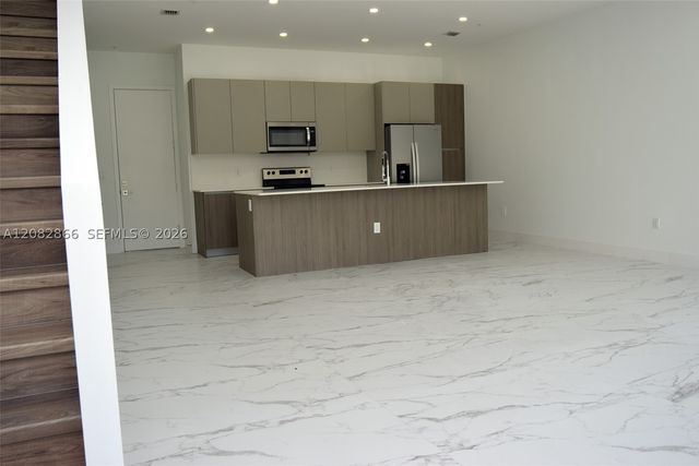 4218 NE 7th Terrace 4, Oakland Park, FL 33334