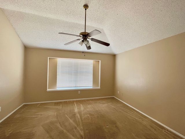 875 Shoal Creek Drive, Arlington, TX 76001