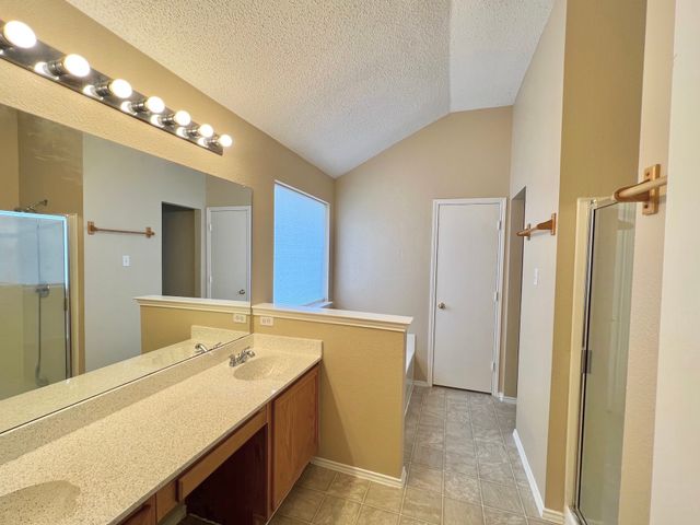 875 Shoal Creek Drive, Arlington, TX 76001