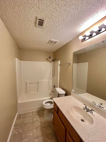 875 Shoal Creek Drive, Arlington, TX 76001