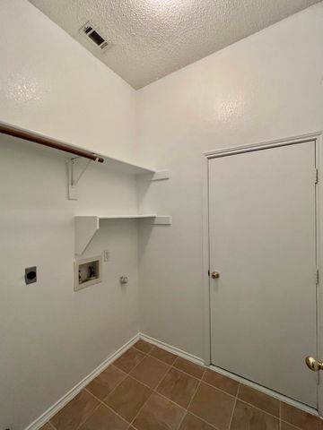 875 Shoal Creek Drive, Arlington, TX 76001