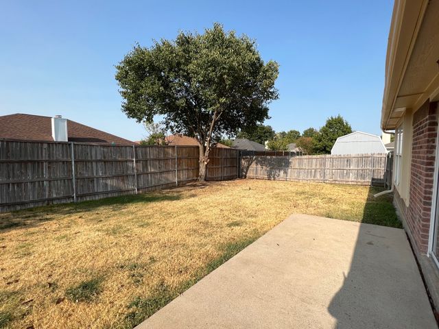 875 Shoal Creek Drive, Arlington, TX 76001