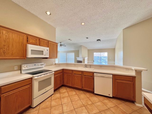 875 Shoal Creek Drive, Arlington, TX 76001