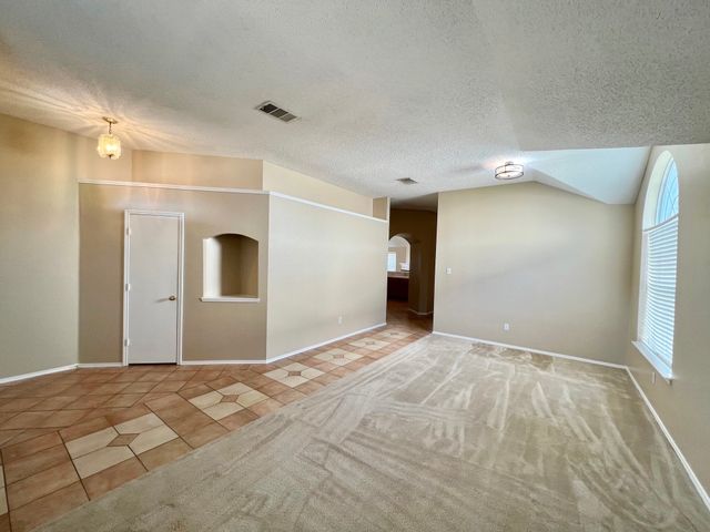 875 Shoal Creek Drive, Arlington, TX 76001