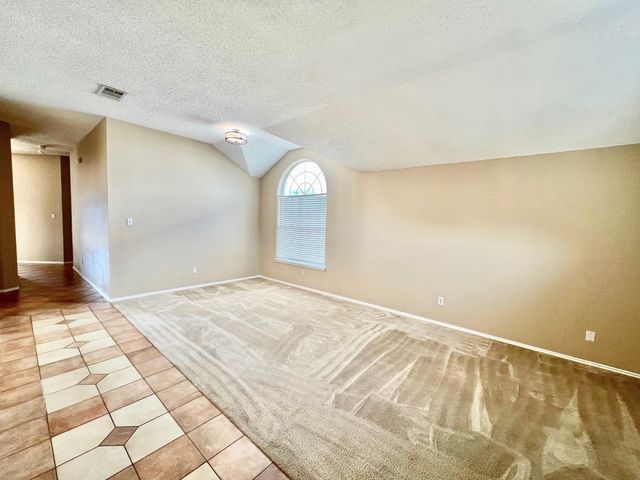 875 Shoal Creek Drive, Arlington, TX 76001