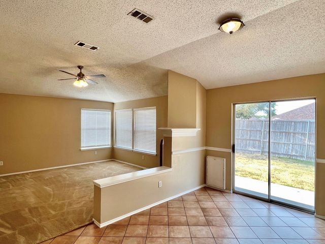 875 Shoal Creek Drive, Arlington, TX 76001