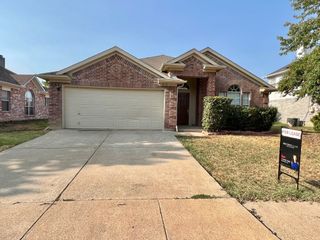 875 Shoal Creek Drive, Arlington, TX 76001