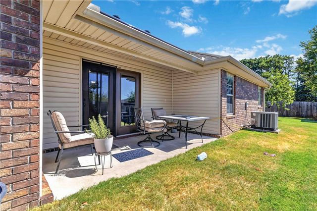 414 Summerwood Court, Rogers, AR 72758