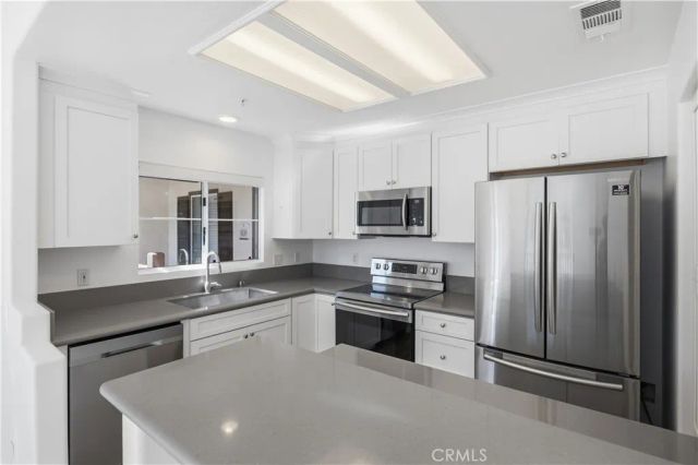 2960 Champion 805, Tustin, CA 92782
