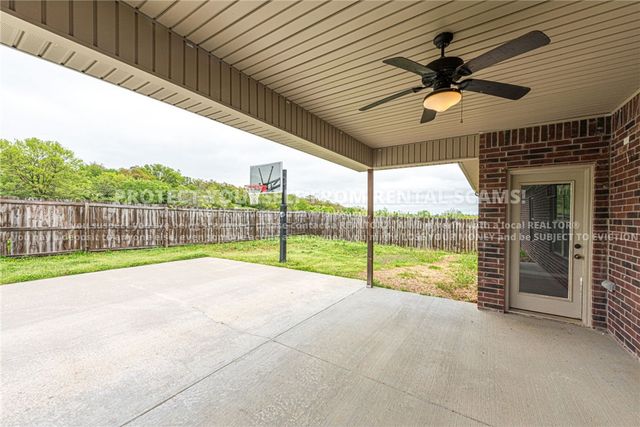 2912 W Featherock, Fayetteville, AR 72704