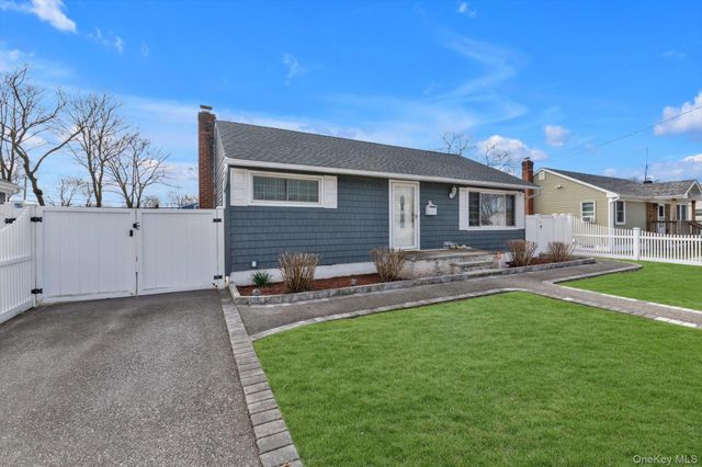 15 Silverpine Drive, Amityville, NY 11701