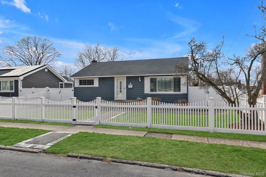 15 Silverpine Drive, Amityville, NY 11701