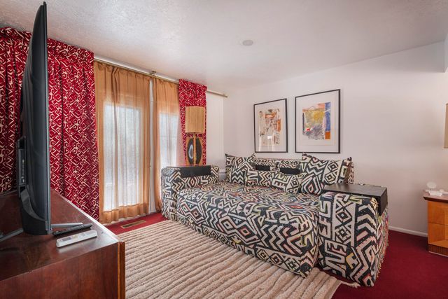 1731 Notre Dame Drive NE, Albuquerque, NM 87106