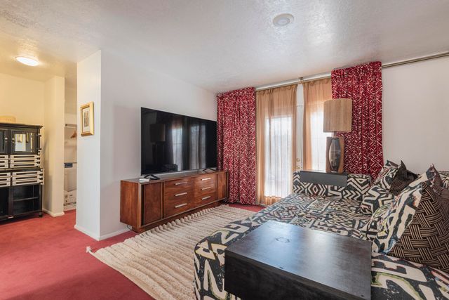 1731 Notre Dame Drive NE, Albuquerque, NM 87106