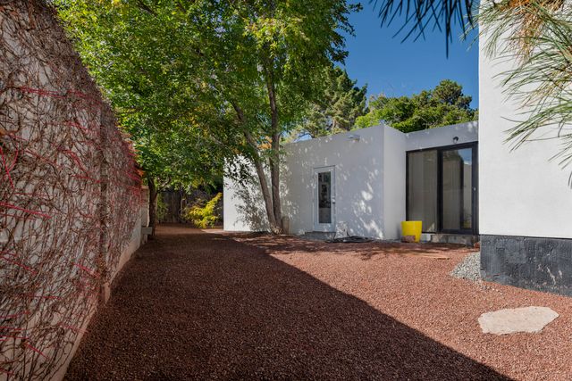 1731 Notre Dame Drive NE, Albuquerque, NM 87106