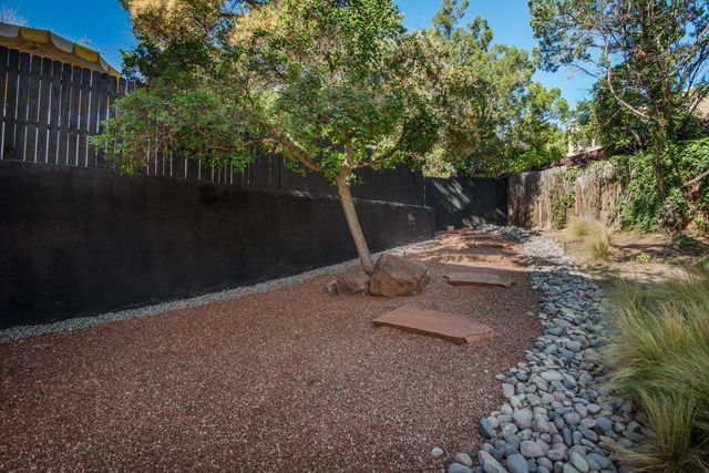 1731 Notre Dame Drive NE, Albuquerque, NM 87106