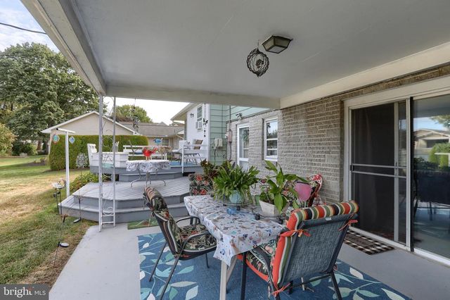 81 LOCUST AVE, Hershey, PA 17033