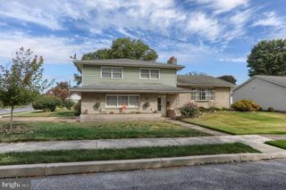 81 LOCUST AVE, Hershey, PA 17033