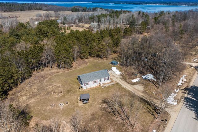 11782 Brettonwood Heights Drive, Rapid City, MI 49676