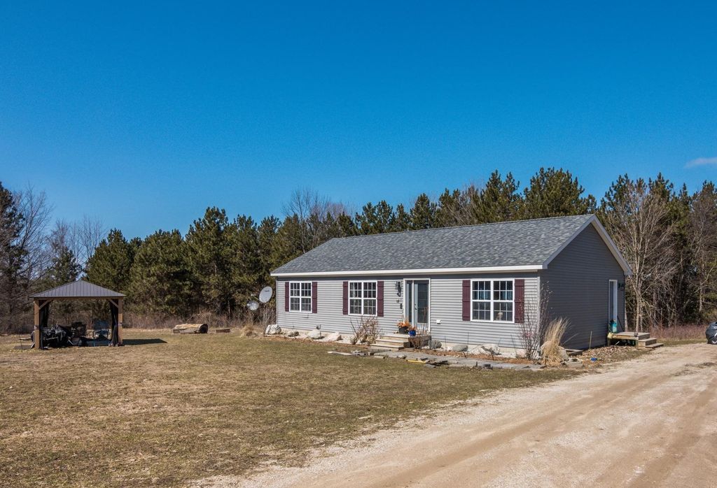 11782 Brettonwood Heights Drive, Rapid City, MI 49676