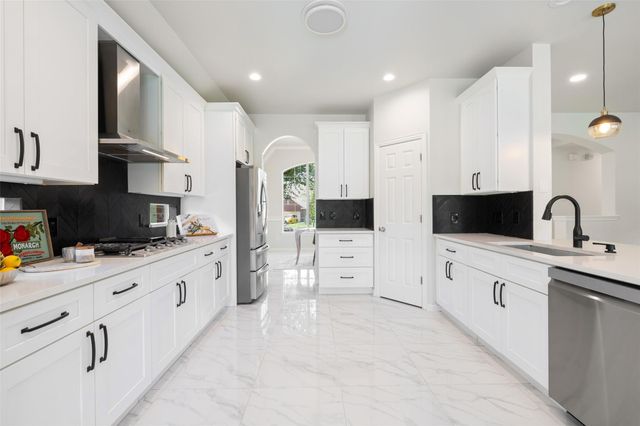 3931 Links LN, Round Rock, TX 78664