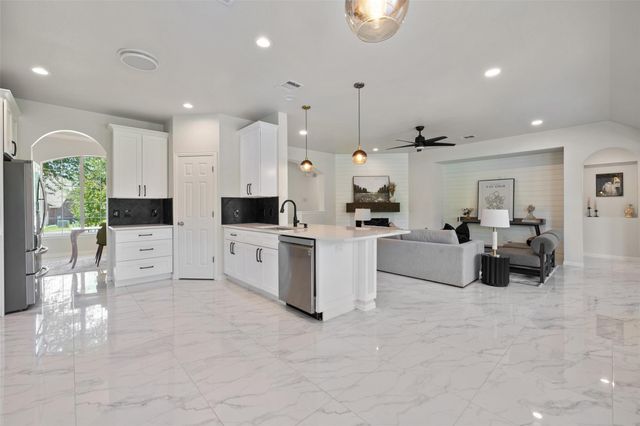 3931 Links LN, Round Rock, TX 78664