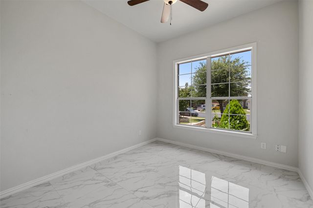 3931 Links LN, Round Rock, TX 78664