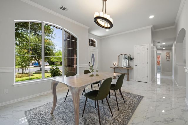 3931 Links LN, Round Rock, TX 78664
