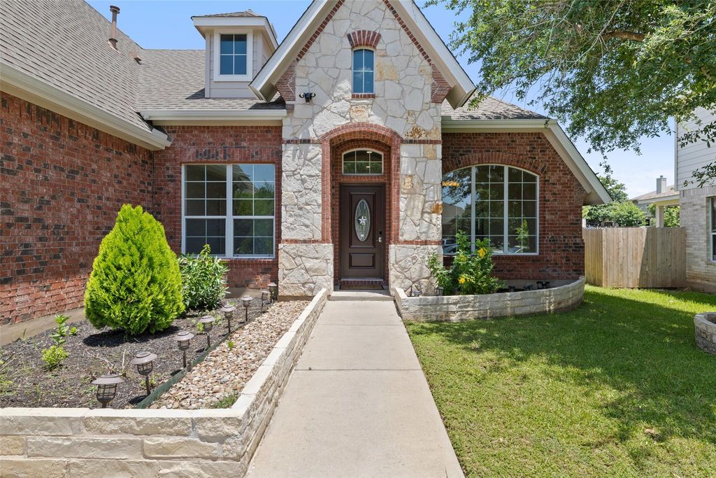 3931 Links LN, Round Rock, TX 78664
