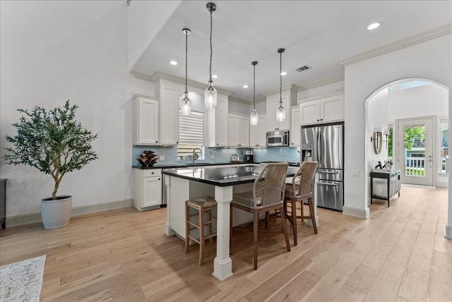 208 Valmar Street, League City, TX 77565