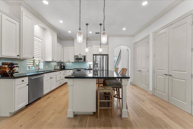 208 Valmar Street, League City, TX 77565
