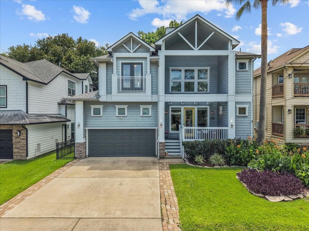 208 Valmar Street, League City, TX 77565