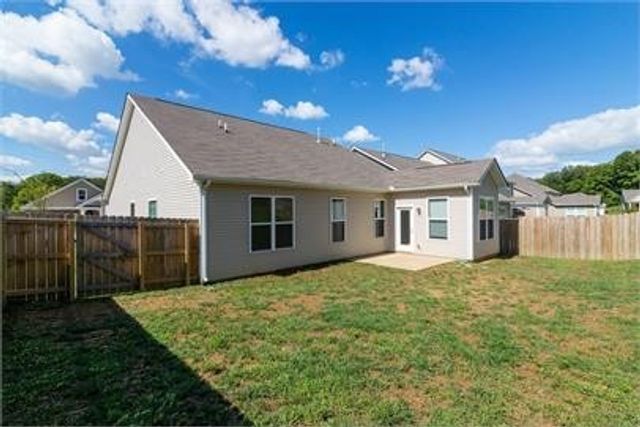 1856 Stonewater Dr, Hermitage, TN 37076