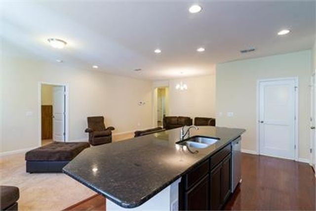 1856 Stonewater Dr, Hermitage, TN 37076