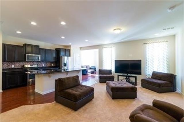 1856 Stonewater Dr, Hermitage, TN 37076