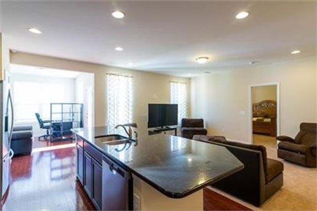 1856 Stonewater Dr, Hermitage, TN 37076