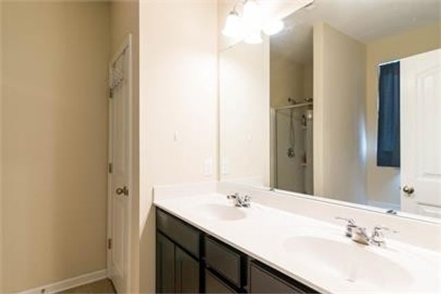 1856 Stonewater Dr, Hermitage, TN 37076