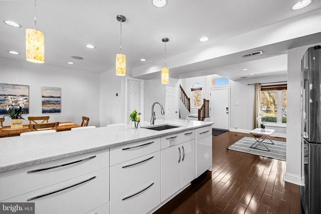 1044 TREVINO LN, Herndon, VA 20170